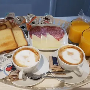 Konukevi Il Corso, Roma
